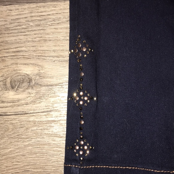 Woman’s Jeans - Picture 6 of 11